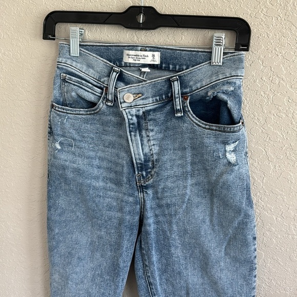 Abercrombie and Fitch the super skinny angle, high-rise curve, love jeans - Picture 2 of 10